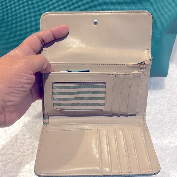 💥 HOST PICK 💥Lacoste Bag with Free Ankle Booties, Wallet & Sunglasses LACOSTE - Picture 13 of 15